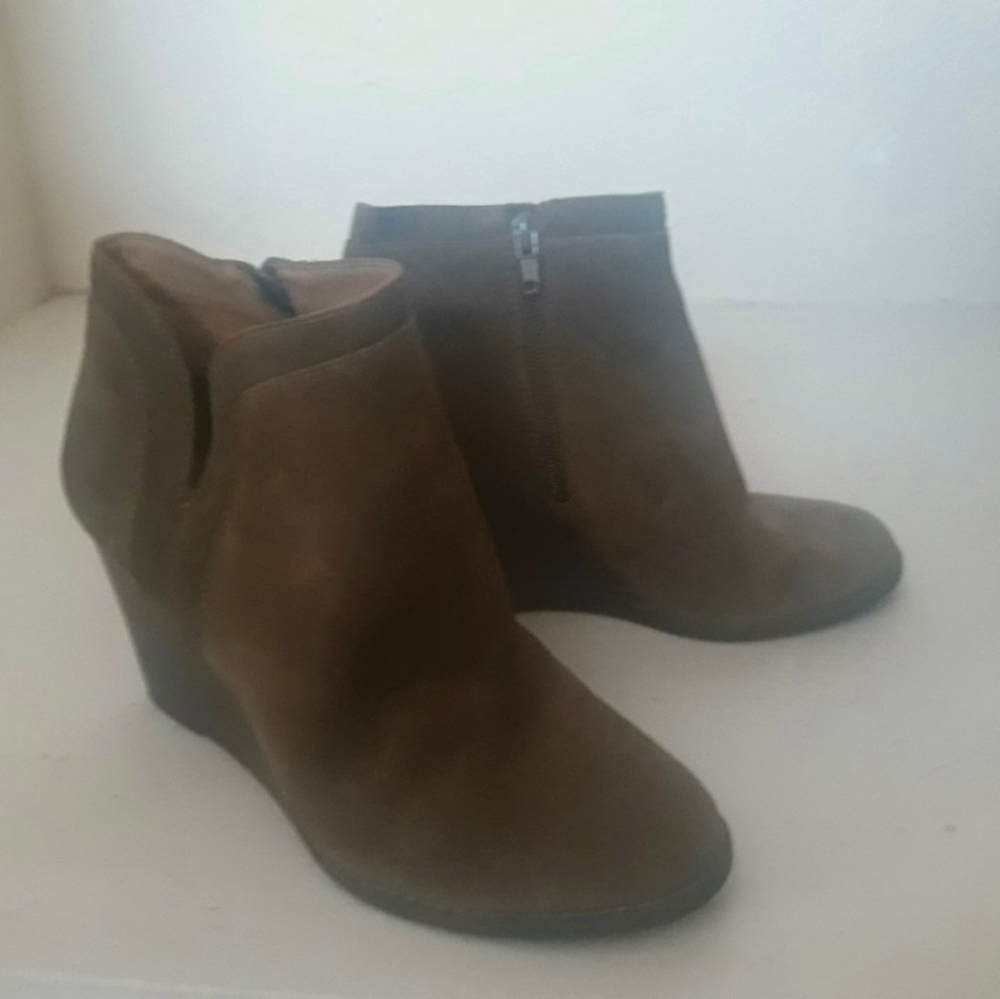 Lucky Brand wedge size 8.5, color olive, suede